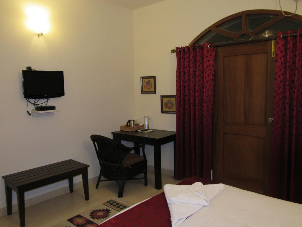 Luxtay Suites Bangalore Room photo